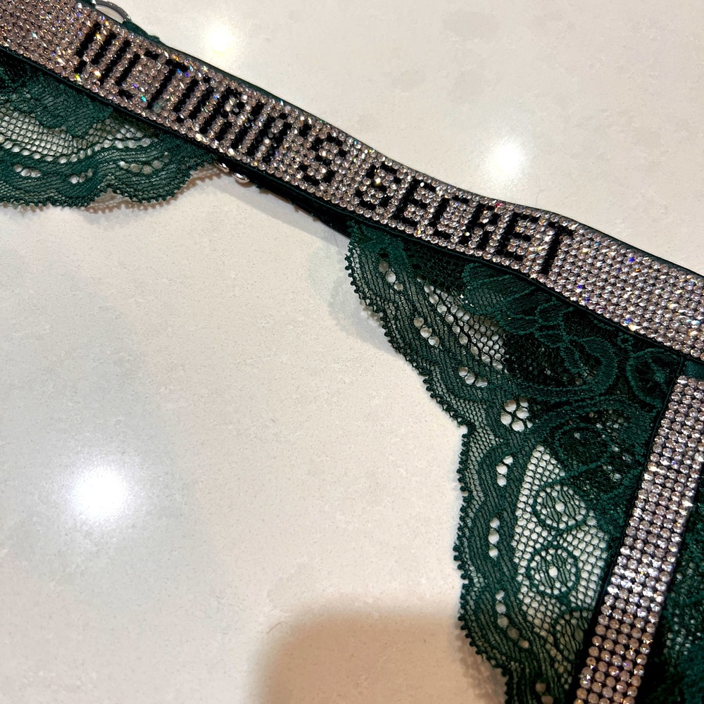 Victoria’s Secret Very Sexy Shine Strap Lace Garter Belt - Picture 3 of 10